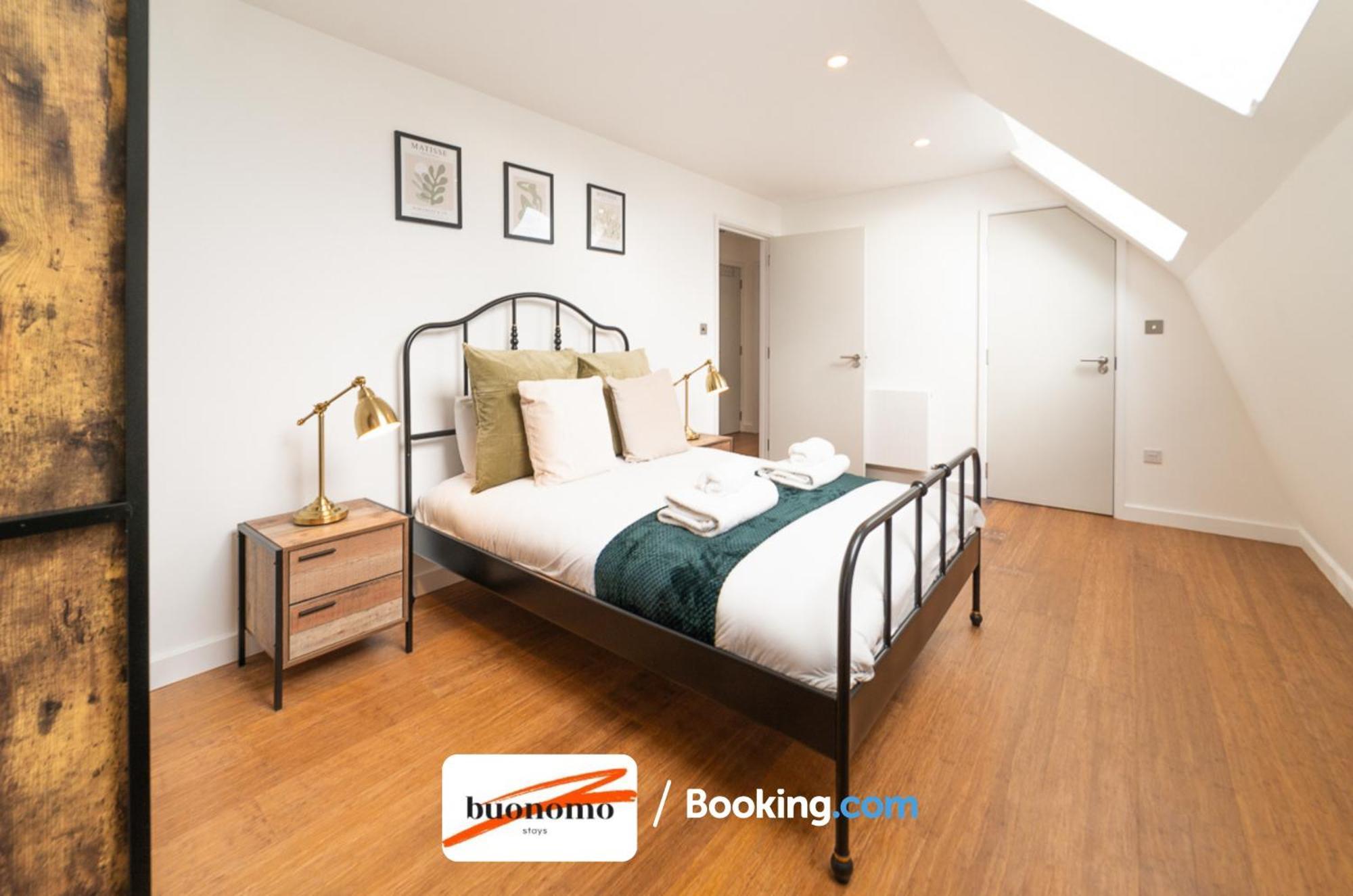 Two Bedroom Apartment At Buonomo Stays Short Lets & Serviced Accommodation London Exterior photo